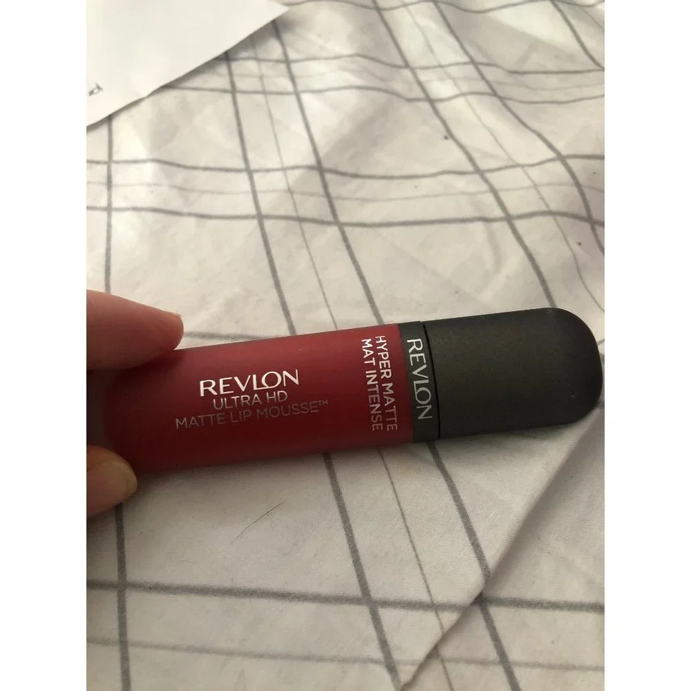NEW Revlon Ultra HD Matte Lip Mousse Red Hot
